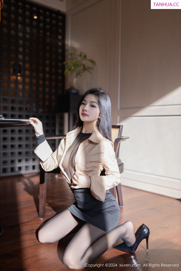   [XiuRen]高清写真图 2024.07.10 No.8835 谭小灵 黑丝美腿第9张图片